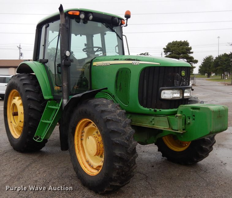image for item DJ4482 2004 John Deere 7220  MFWD tractor
