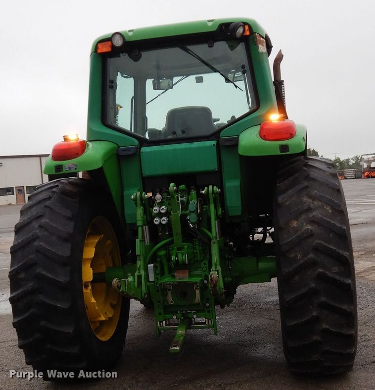 image for item DJ4482 2004 John Deere 7220  MFWD tractor