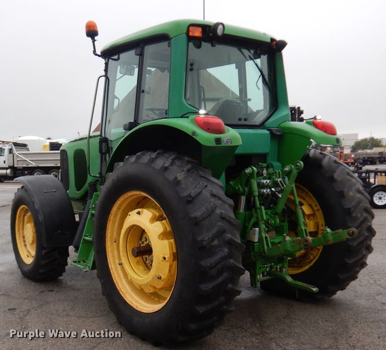 image for item DJ4482 2004 John Deere 7220  MFWD tractor