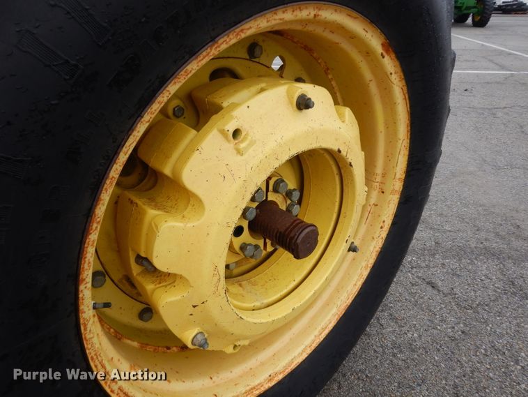 image for item DJ4482 2004 John Deere 7220  MFWD tractor