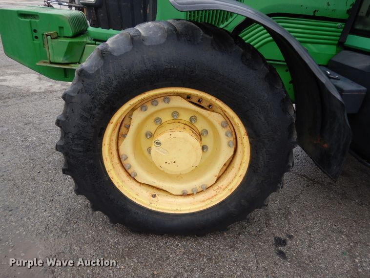 image for item DJ4482 2004 John Deere 7220  MFWD tractor