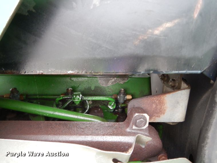 image for item DJ4482 2004 John Deere 7220  MFWD tractor