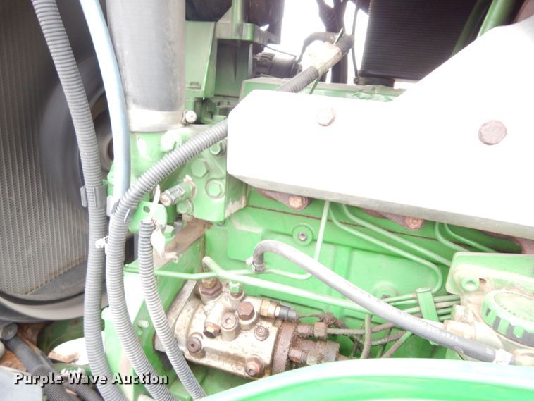 image for item DJ4482 2004 John Deere 7220  MFWD tractor