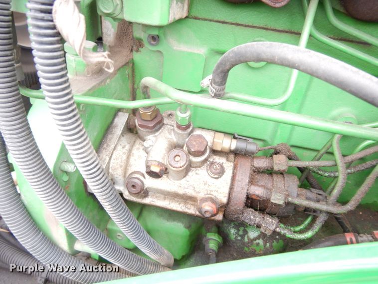 image for item DJ4482 2004 John Deere 7220  MFWD tractor