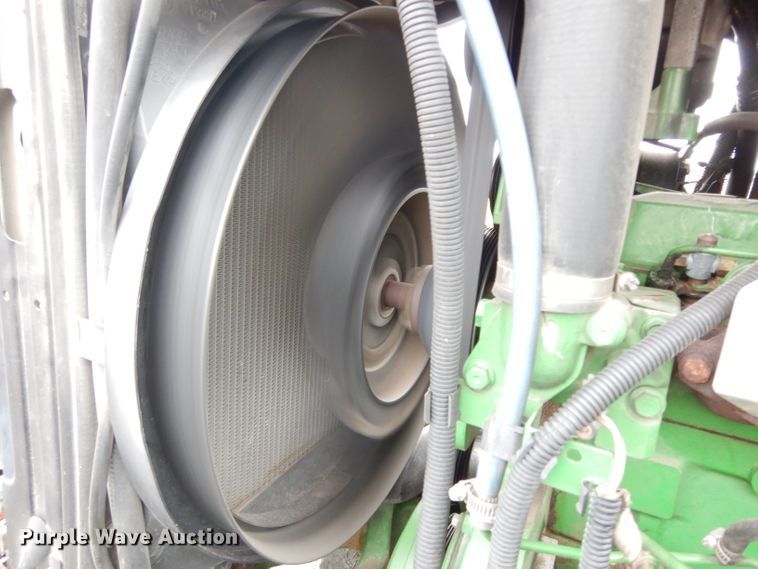 image for item DJ4482 2004 John Deere 7220  MFWD tractor