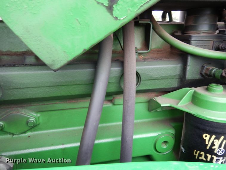 image for item DJ4482 2004 John Deere 7220  MFWD tractor