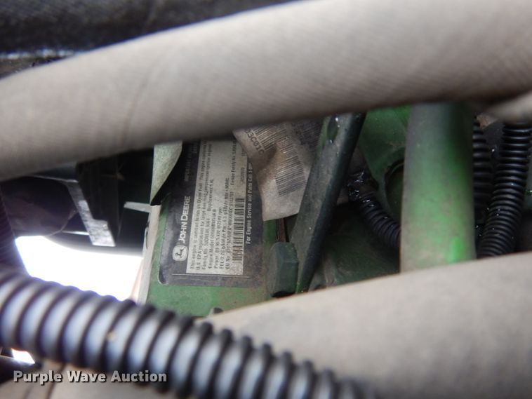 image for item DJ4482 2004 John Deere 7220  MFWD tractor