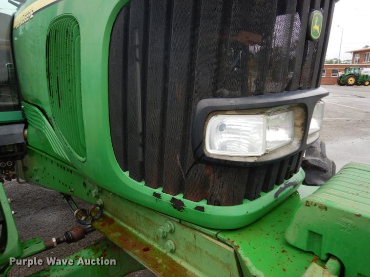 image for item DJ4482 2004 John Deere 7220  MFWD tractor