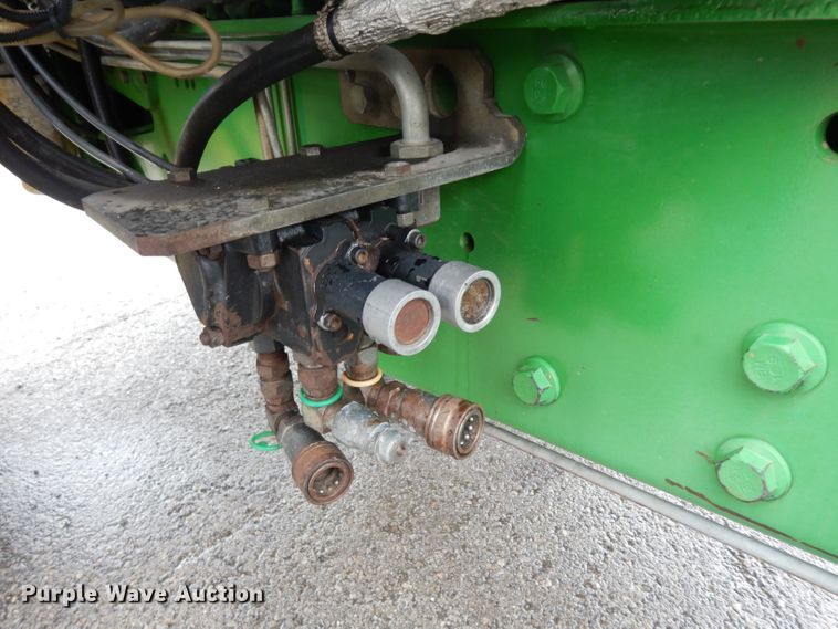 image for item DJ4482 2004 John Deere 7220  MFWD tractor