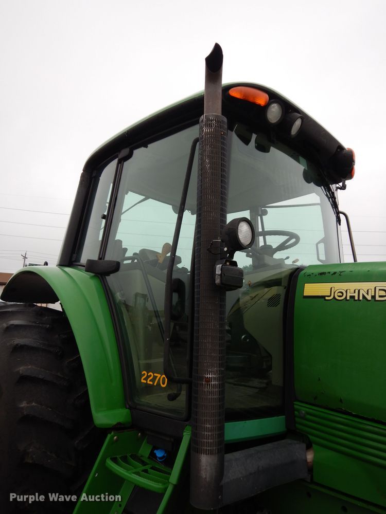 image for item DJ4482 2004 John Deere 7220  MFWD tractor