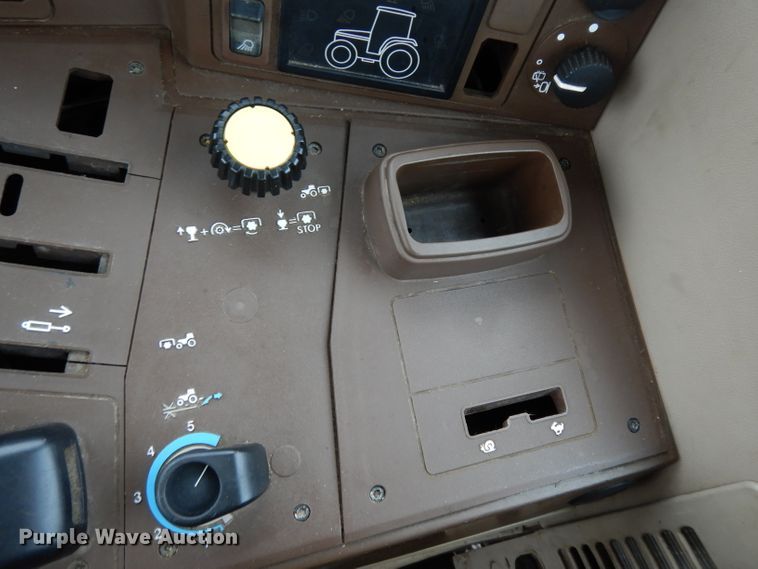 image for item DJ4482 2004 John Deere 7220  MFWD tractor