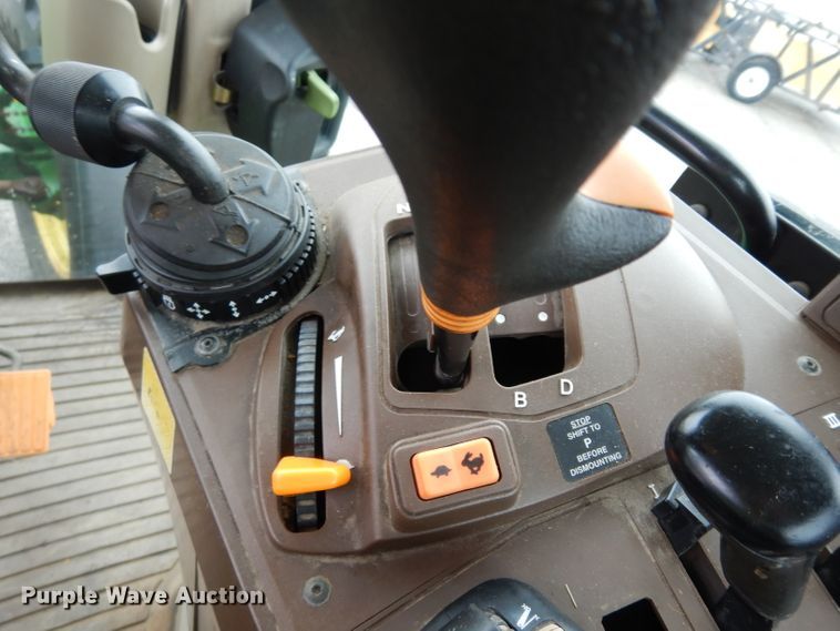 image for item DJ4482 2004 John Deere 7220  MFWD tractor