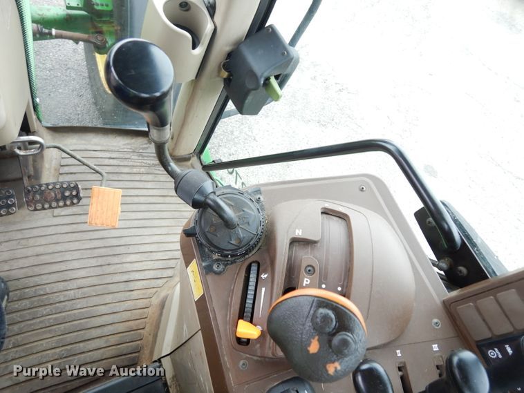 image for item DJ4482 2004 John Deere 7220  MFWD tractor