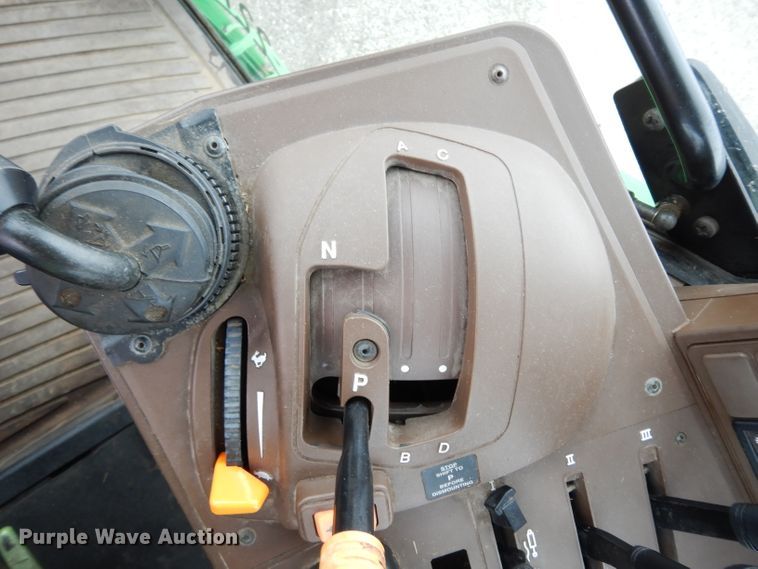 image for item DJ4482 2004 John Deere 7220  MFWD tractor