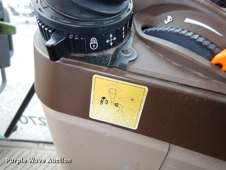 image for item DJ4482 2004 John Deere 7220  MFWD tractor