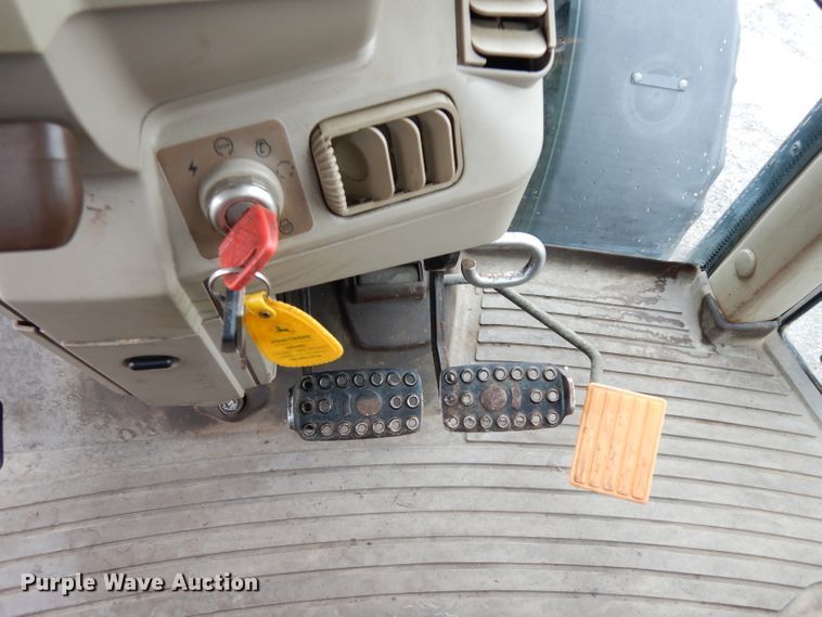 image for item DJ4482 2004 John Deere 7220  MFWD tractor