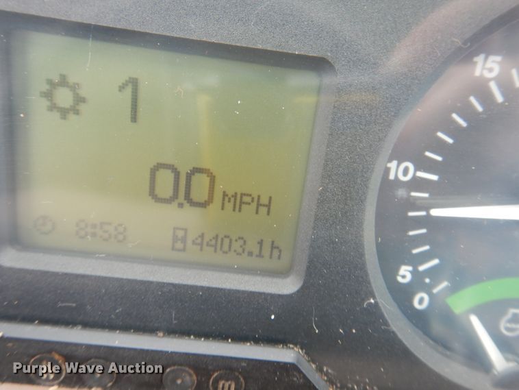 image for item DJ4482 2004 John Deere 7220  MFWD tractor