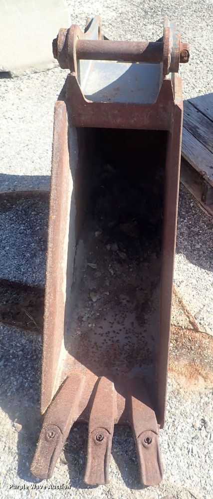 image for item HK9828 Ford 12"W backhoe bucket