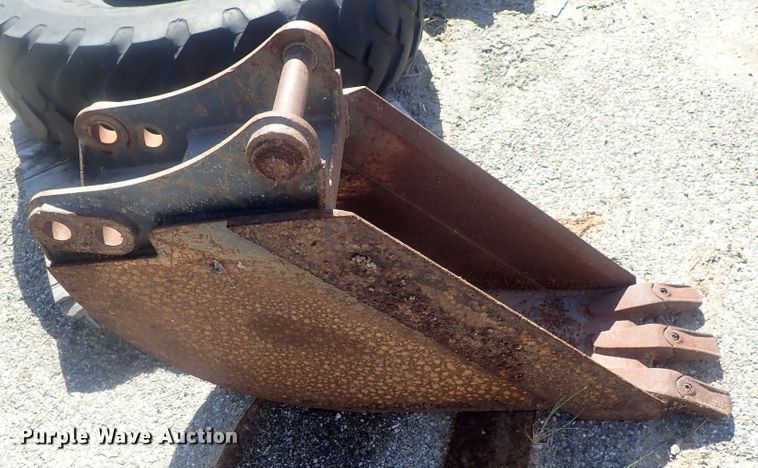 image for item HK9828 Ford 12"W backhoe bucket