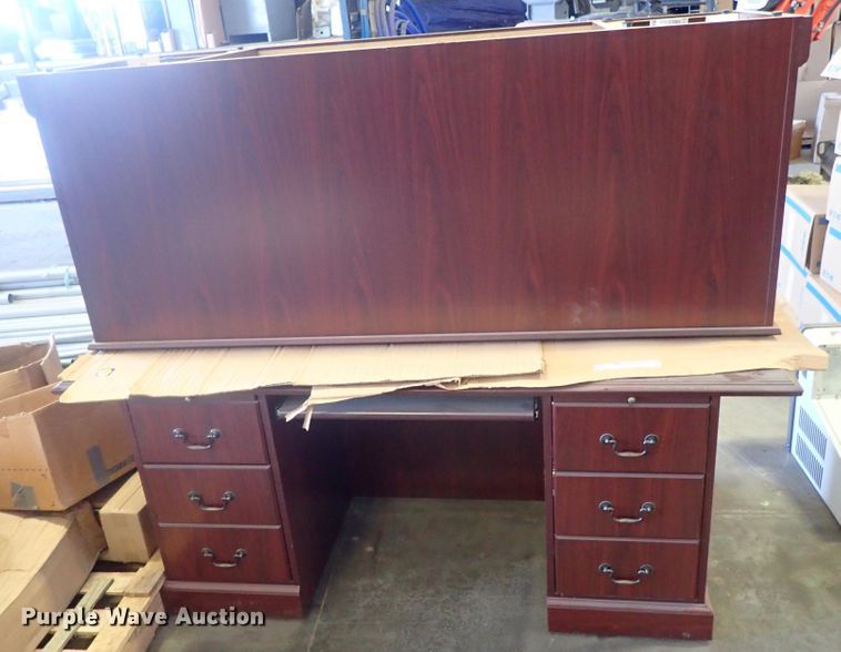 Furniture in Wichita, KS Item HK9855 sold Purple Wave