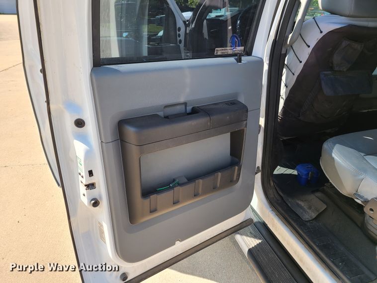 image for item DY9881 2012 Ford F550 Super Duty  Crew Cab flatbed truck