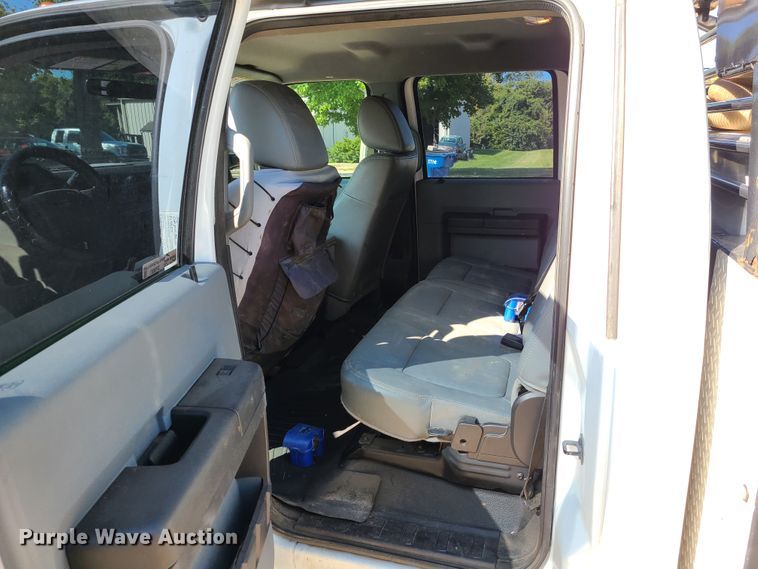 image for item DY9881 2012 Ford F550 Super Duty  Crew Cab flatbed truck