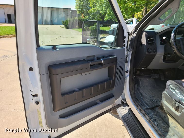 image for item DY9881 2012 Ford F550 Super Duty  Crew Cab flatbed truck