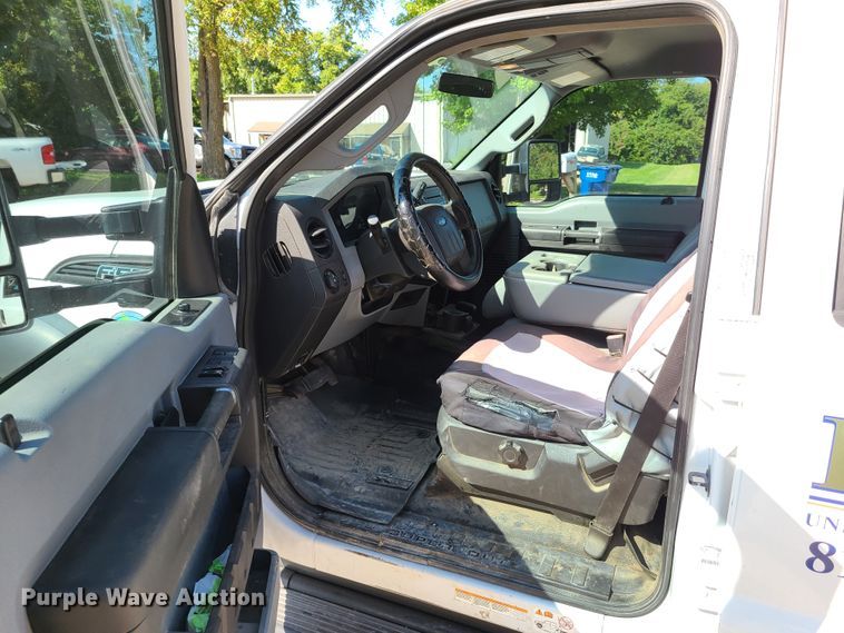 image for item DY9881 2012 Ford F550 Super Duty  Crew Cab flatbed truck