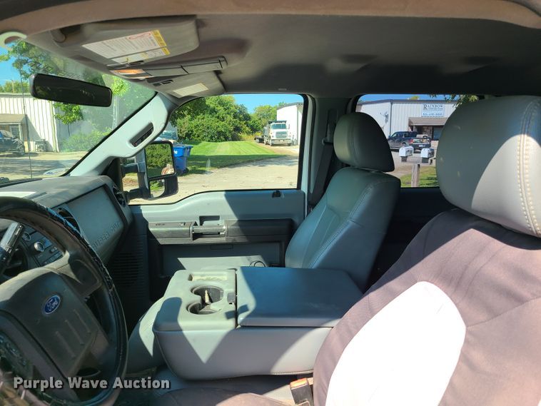 image for item DY9881 2012 Ford F550 Super Duty  Crew Cab flatbed truck