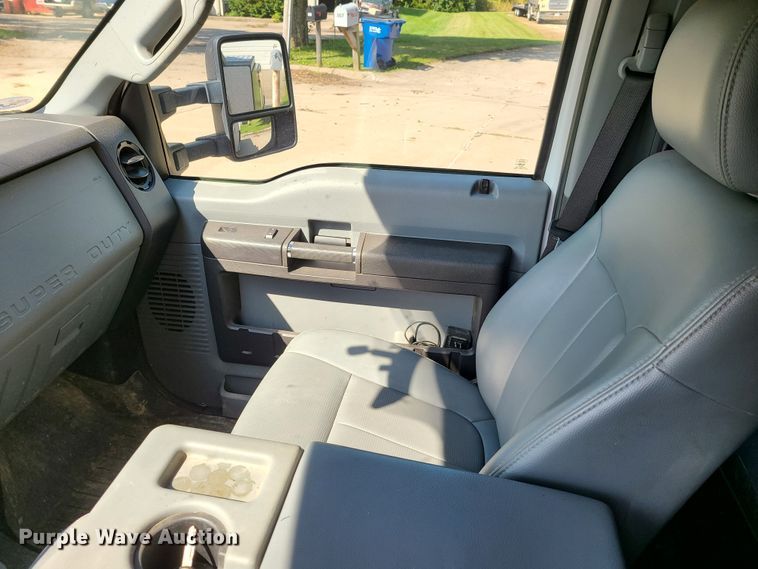 image for item DY9881 2012 Ford F550 Super Duty  Crew Cab flatbed truck