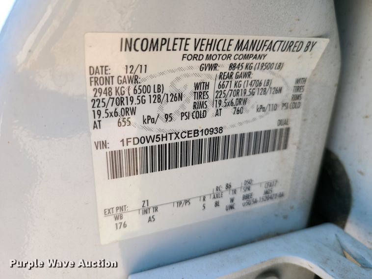 image for item DY9881 2012 Ford F550 Super Duty  Crew Cab flatbed truck