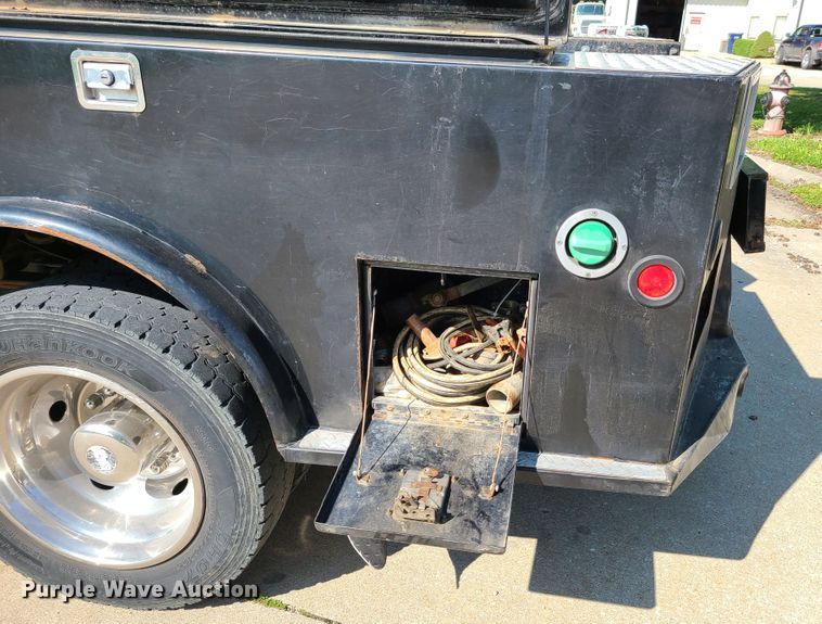 image for item DY9881 2012 Ford F550 Super Duty  Crew Cab flatbed truck