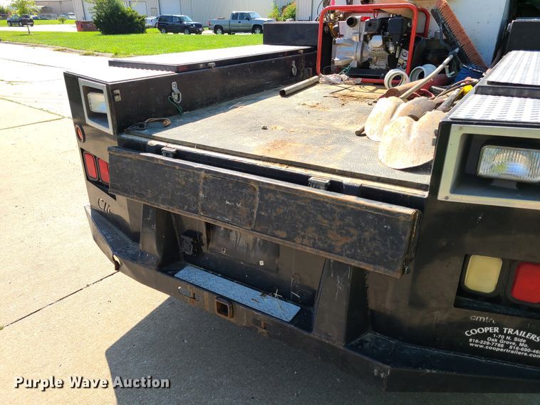 image for item DY9881 2012 Ford F550 Super Duty  Crew Cab flatbed truck