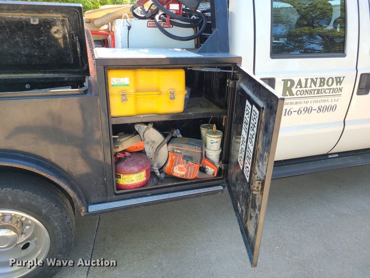 image for item DY9881 2012 Ford F550 Super Duty  Crew Cab flatbed truck