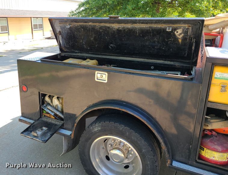 image for item DY9881 2012 Ford F550 Super Duty  Crew Cab flatbed truck