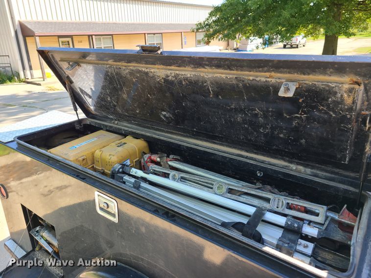 image for item DY9881 2012 Ford F550 Super Duty  Crew Cab flatbed truck