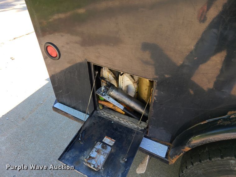 image for item DY9881 2012 Ford F550 Super Duty  Crew Cab flatbed truck