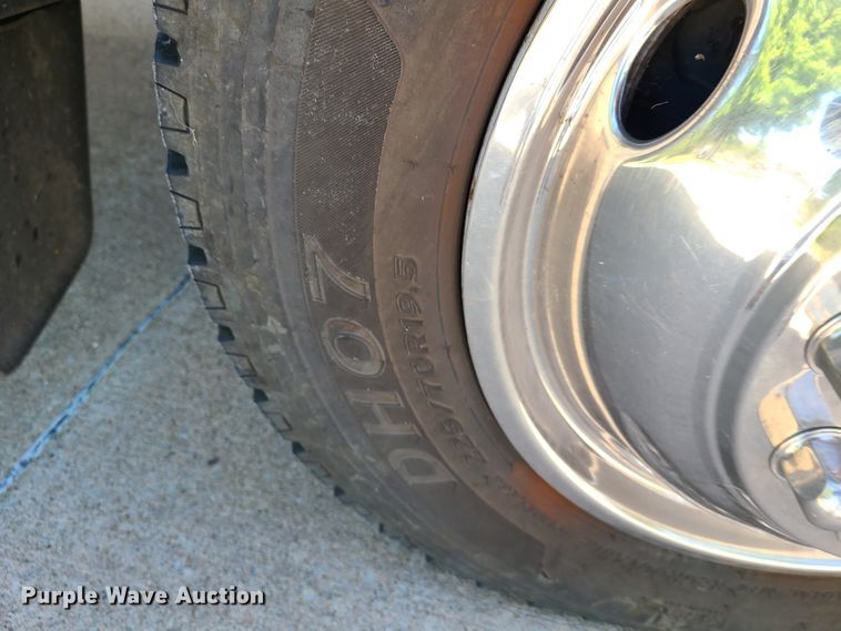 image for item DY9881 2012 Ford F550 Super Duty  Crew Cab flatbed truck