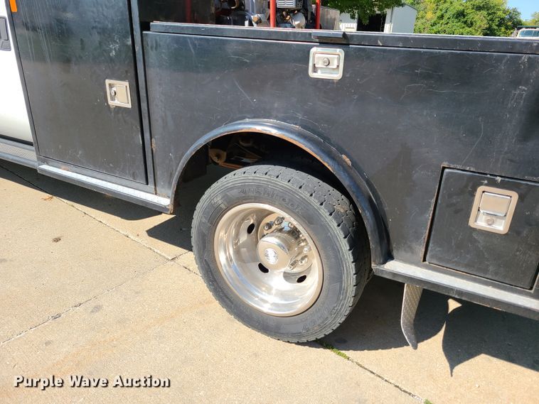 image for item DY9881 2012 Ford F550 Super Duty  Crew Cab flatbed truck