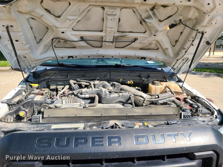 image for item DY9881 2012 Ford F550 Super Duty  Crew Cab flatbed truck