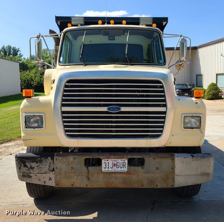image for item DY9894 1995 Ford L9000  dump truck