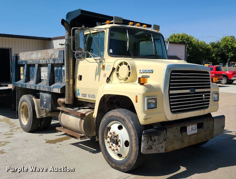 image for item DY9894 1995 Ford L9000  dump truck