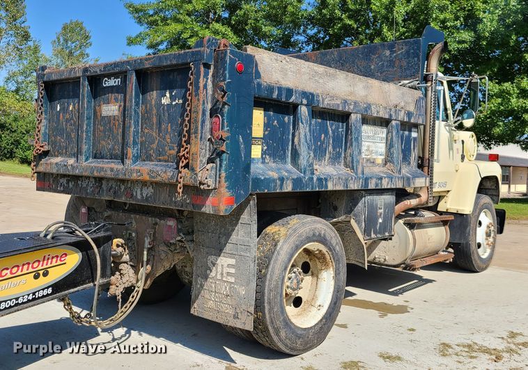 image for item DY9894 1995 Ford L9000  dump truck