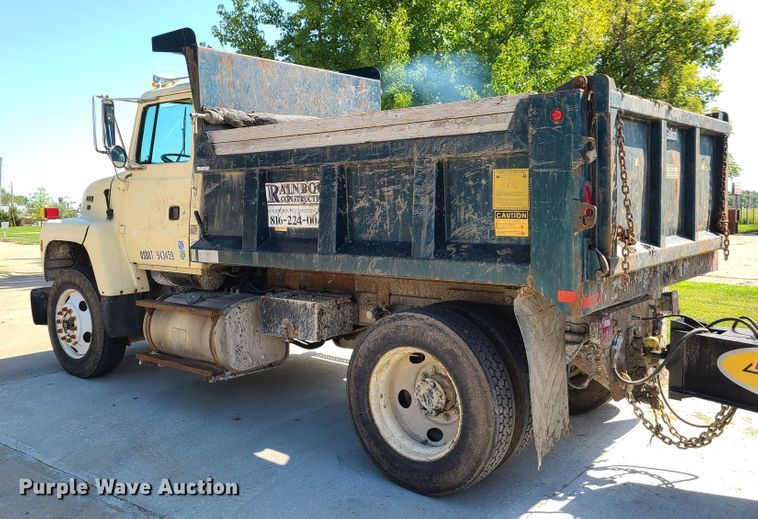image for item DY9894 1995 Ford L9000  dump truck