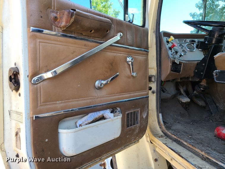 image for item DY9894 1995 Ford L9000  dump truck