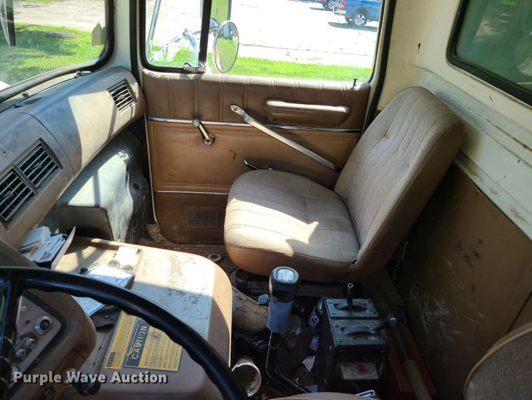 image for item DY9894 1995 Ford L9000  dump truck