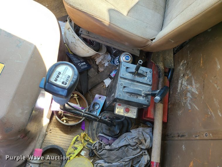 image for item DY9894 1995 Ford L9000  dump truck