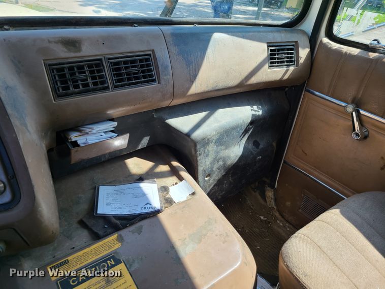 image for item DY9894 1995 Ford L9000  dump truck