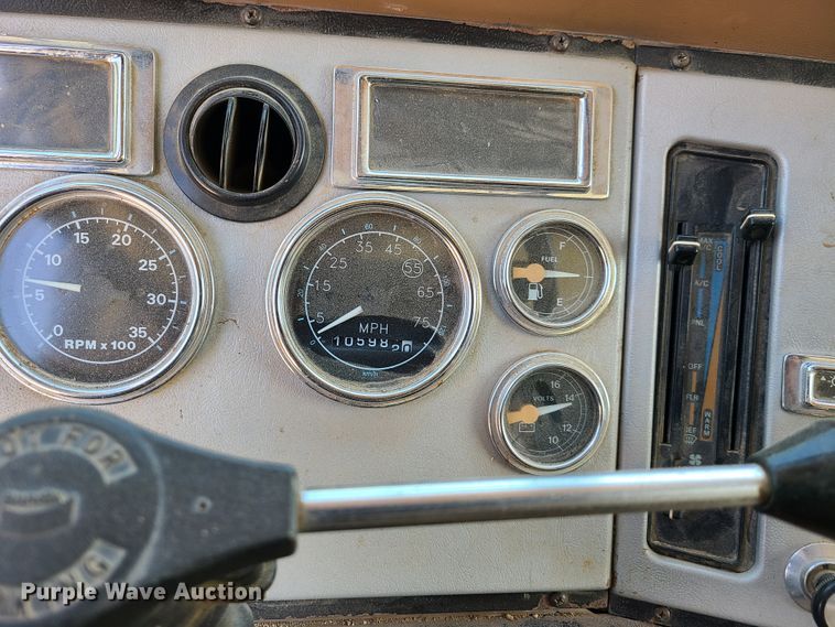 image for item DY9894 1995 Ford L9000  dump truck