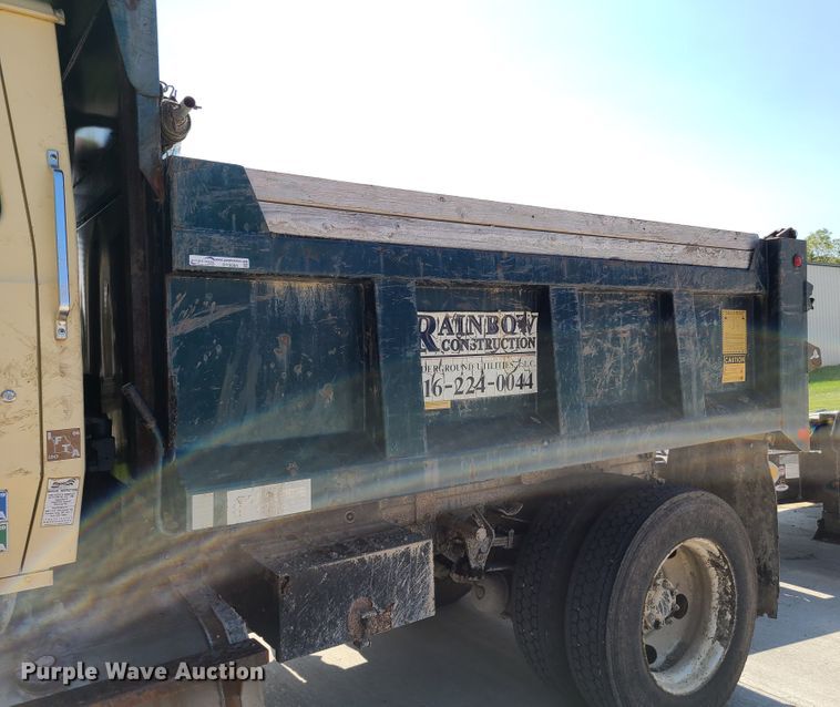 image for item DY9894 1995 Ford L9000  dump truck